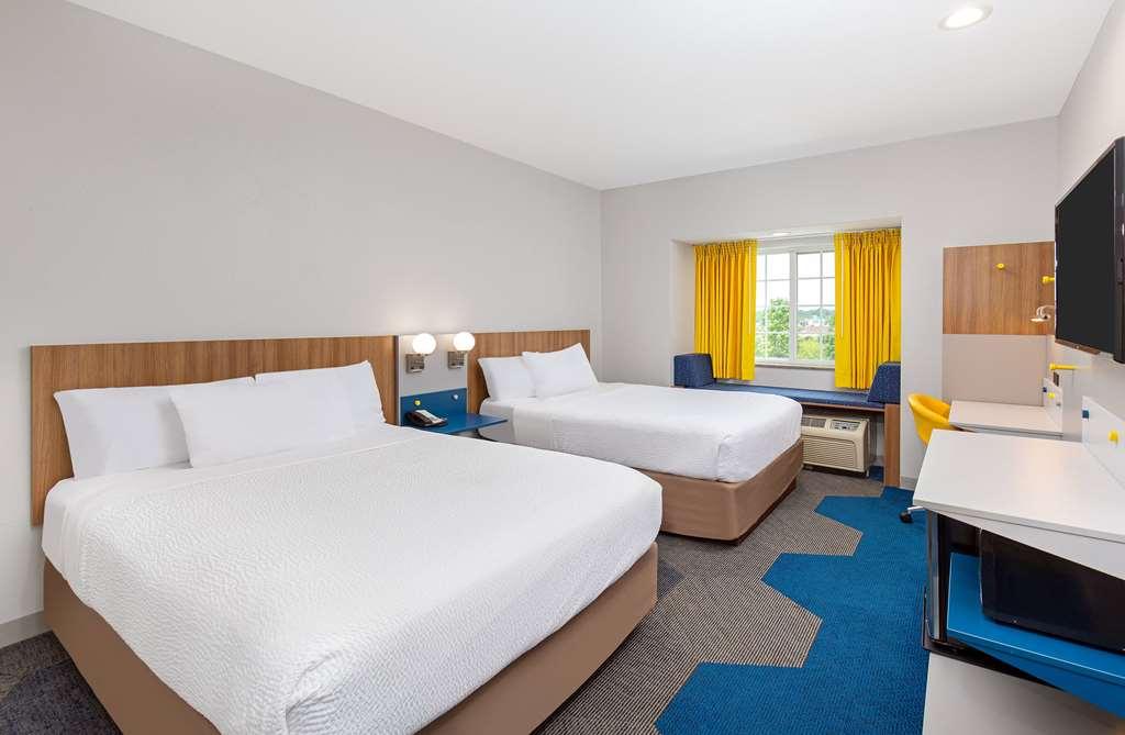 Microtel Inn And Suites By Wyndham Opelika Habitación foto