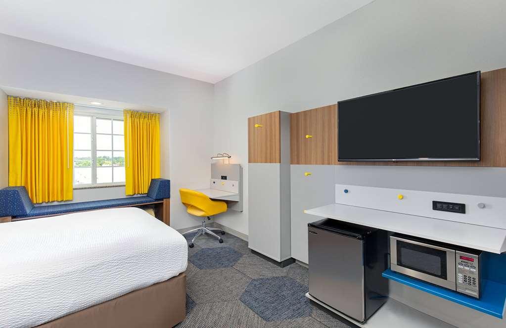 Microtel Inn And Suites By Wyndham Opelika Habitación foto